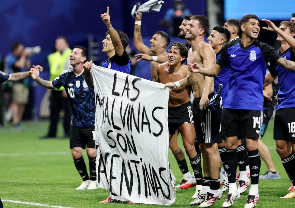 Del orgullo a la sanción: la FIFA pone bajo la lupa a Argentina por Malvinas y&nbsp;violencia