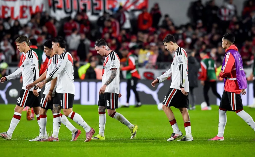 Una noche negra para River: eliminación y crisis en el&nbsp;Monumental