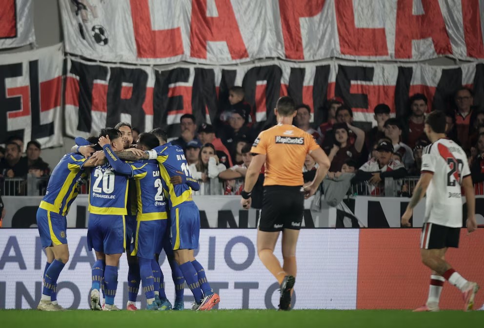 River buscaba recuperarse en el Clausura, pero llegaba con presión ante Rosario&nbsp;Central